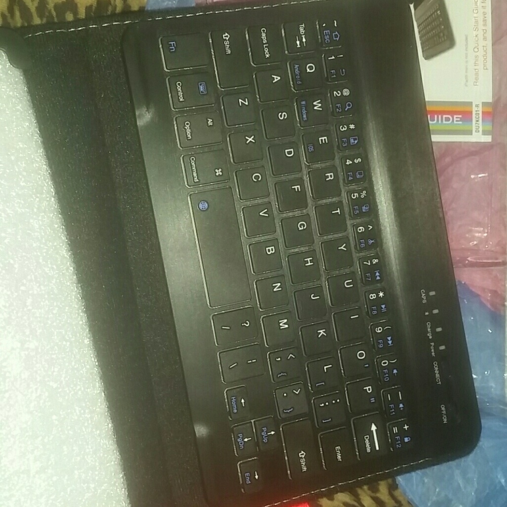 Bluetooth keyboard case and keyboard
